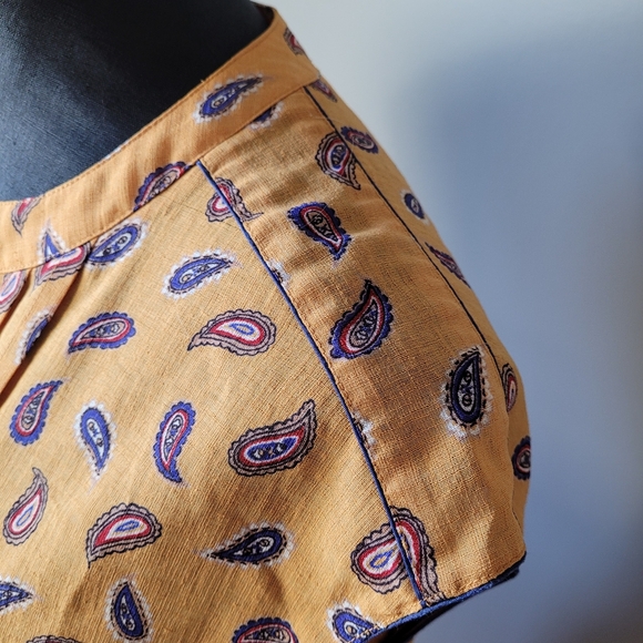 Vintage 70s mustard paisley button front dress with pintucks 1940s style - Picture 3 of 14